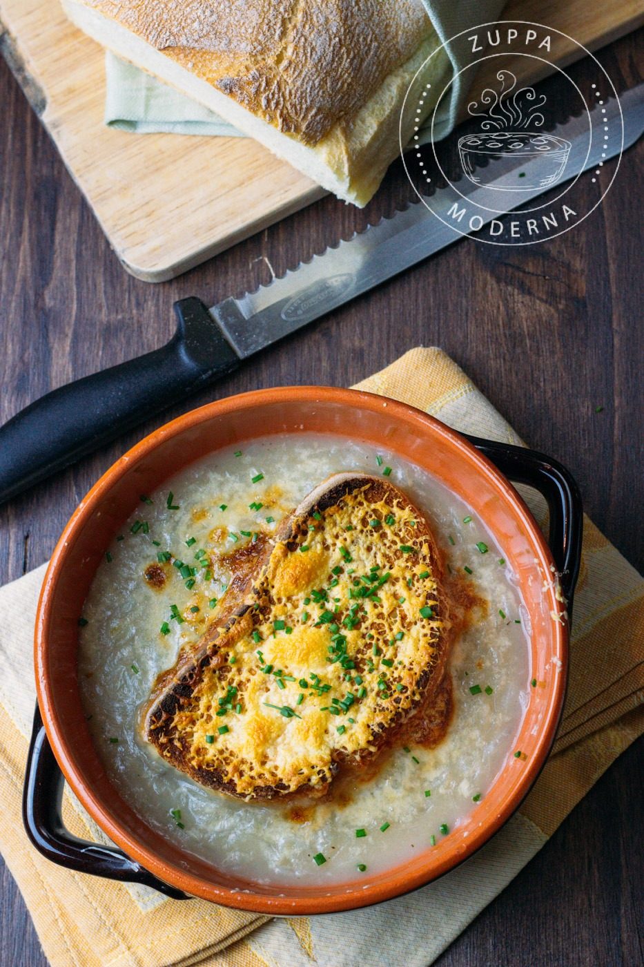 Zuppa di cipolle gratinata "alla francese" Zuppa Moderna